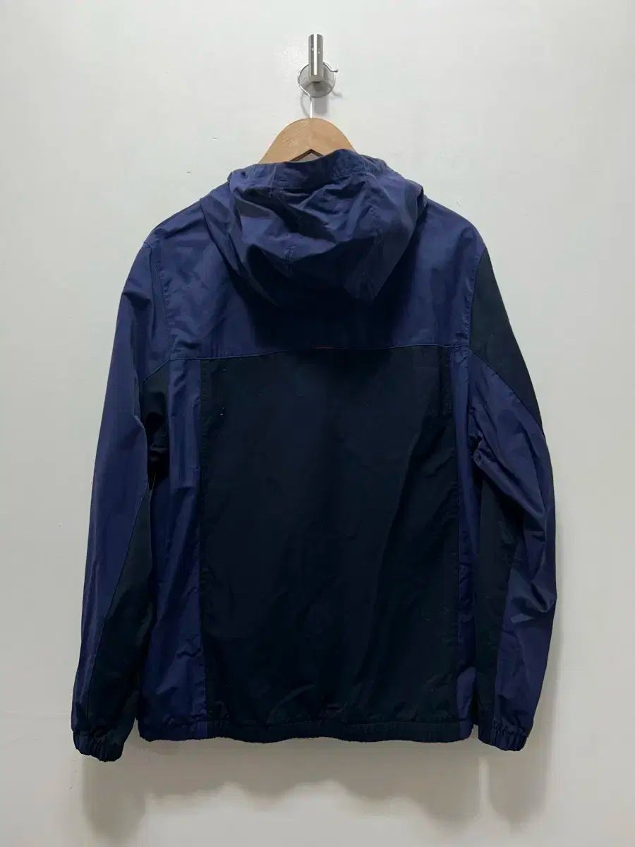 ナイキ ウィンドブレーカー