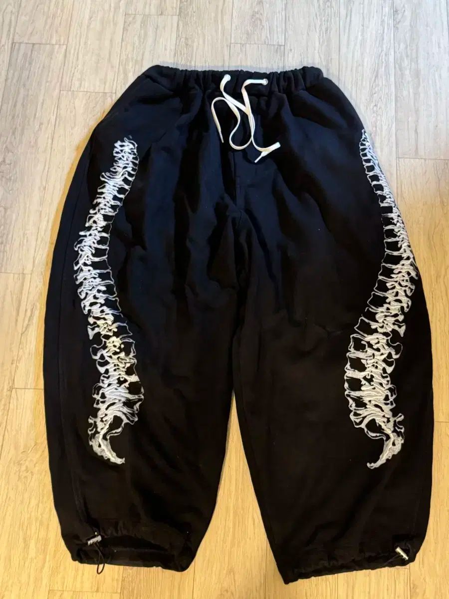 サージェリー スカル スウェットパンツ