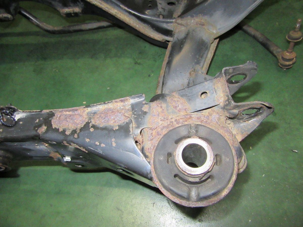 リアサスペンションメンバー