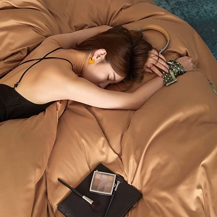 シャンパンゴールド