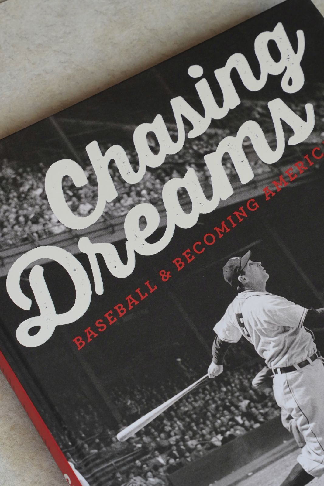 洋書 大型写真集『Chasing Dreams: Baseball u0026 Becoming American』Josh Perelman編集 MLB イチロー／ジャッキー・ロビンソン収録 ハードカバー Baseball Dreams: Becoming コダクロームで撮った1950 Art Jewish