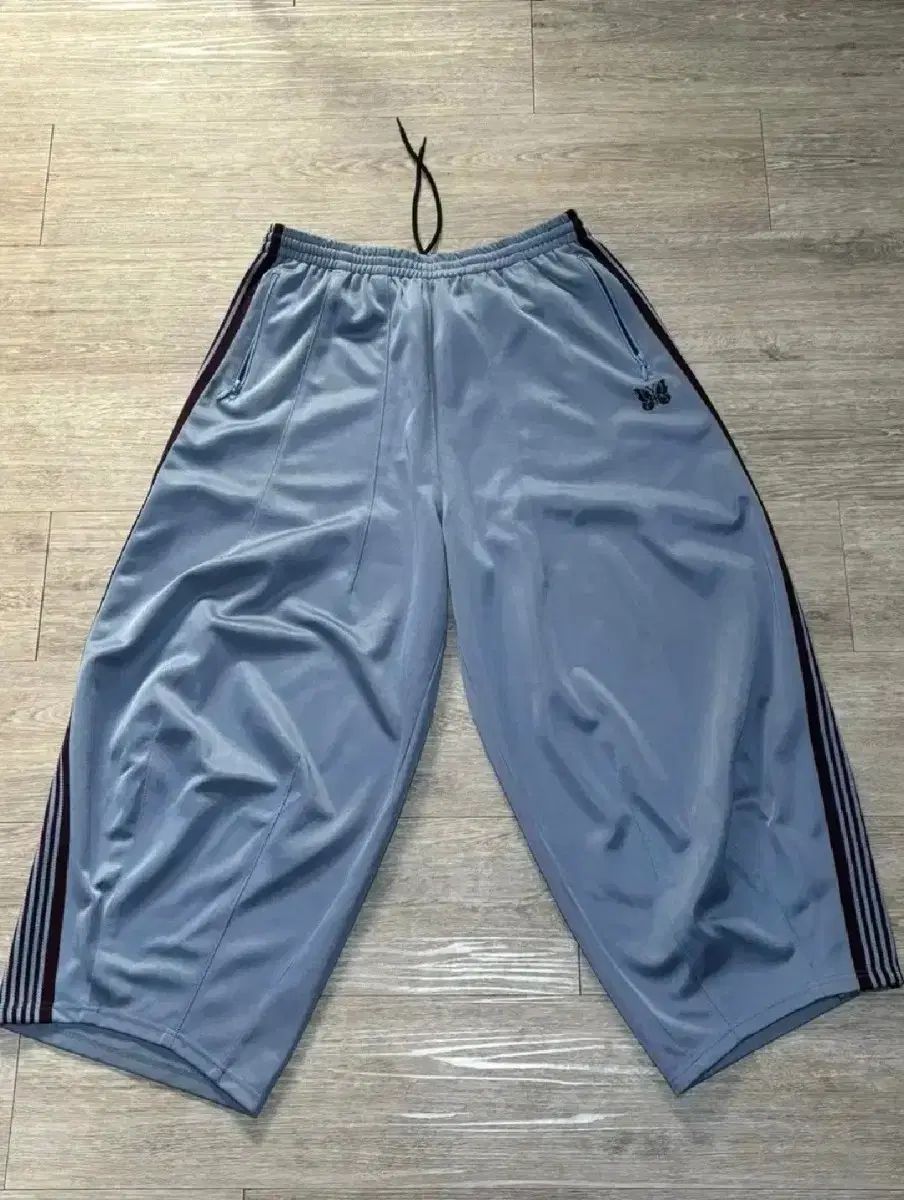 needles トラックパンツ サックスブルー Needles トラックパンツ