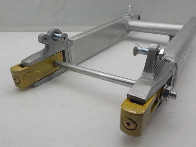 ベトナムカブドリーム　楕円型アルミスイングアーム（スーパーカブ　加工流用）（８） ベトナムカブドリーム 楕円型アルミスイングアーム（スーパーカブ 加工