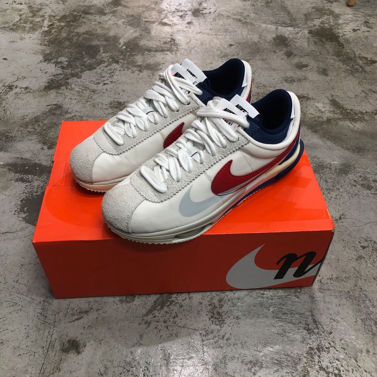 国内正規 sacai Nike Zoom Cortez White and University Red DQ0581-100 コラボ ズーム  コルテッツ スニーカー ナイキ サカイ 27cm 74737A1 - メルカリ