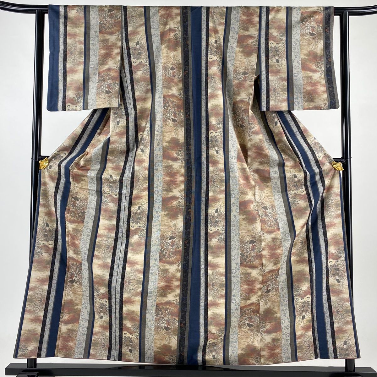 紬 身丈159cm 裄丈61cm S 袷 やまと 人物 草花 ベージュ 正絹 名品