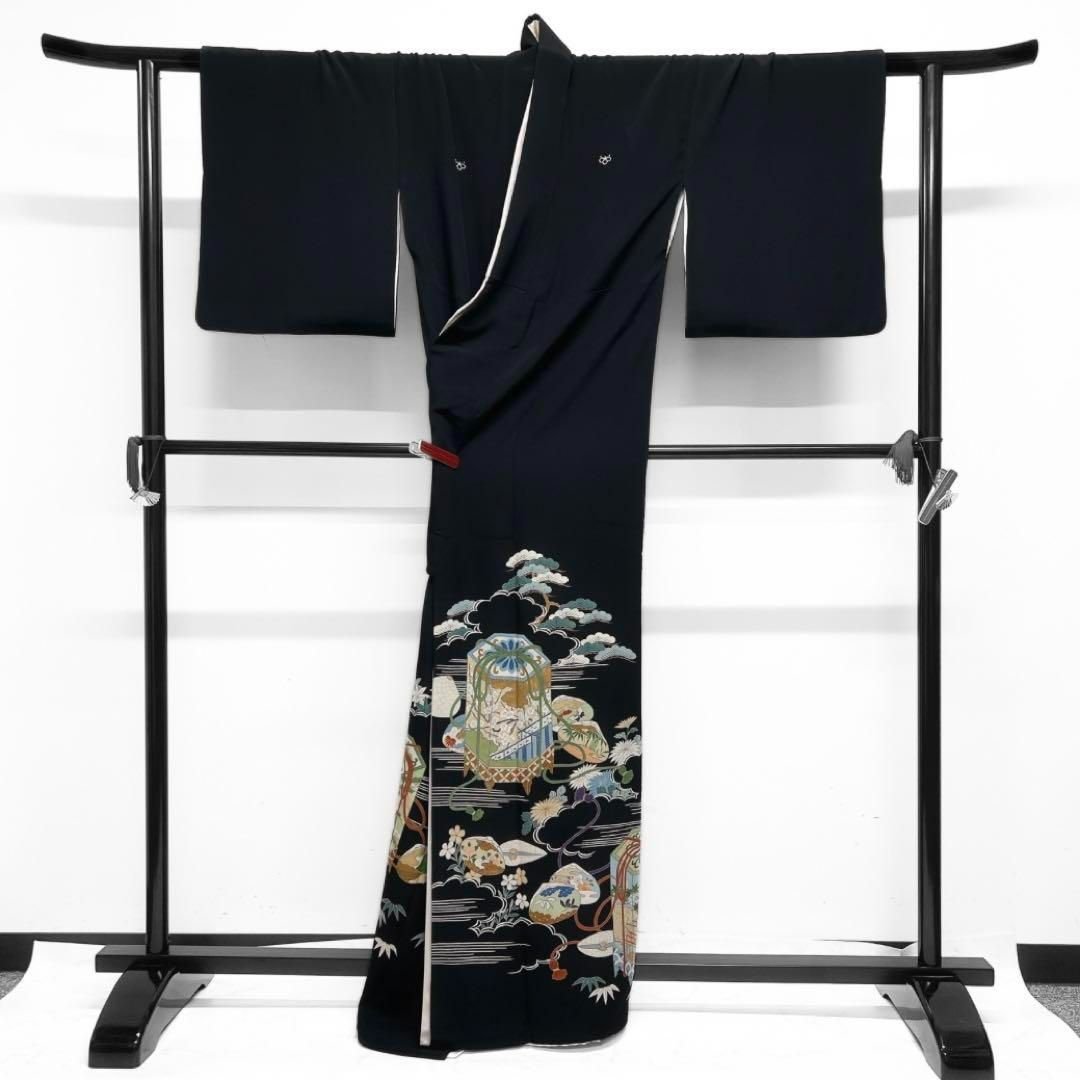 黒留袖 五つ紋 比翼付き 貝桶 松竹梅 雲 菊 着物 093w d - メルカリ 