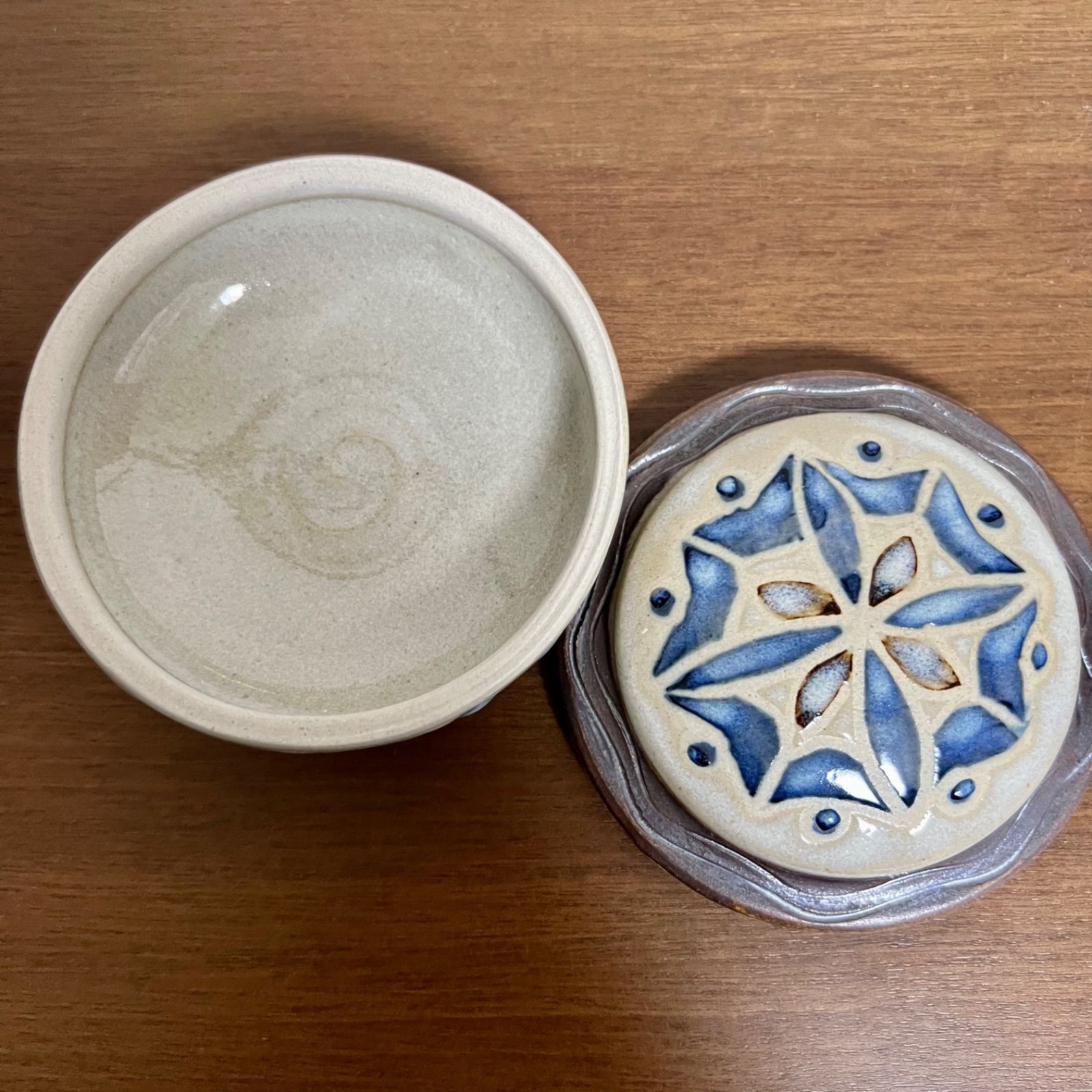 やちむん　蓋物 沖縄の風土が息づく、やちむんの蓋物 で日々の暮らしを彩る