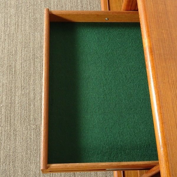 蛇腹扉付サイドボード