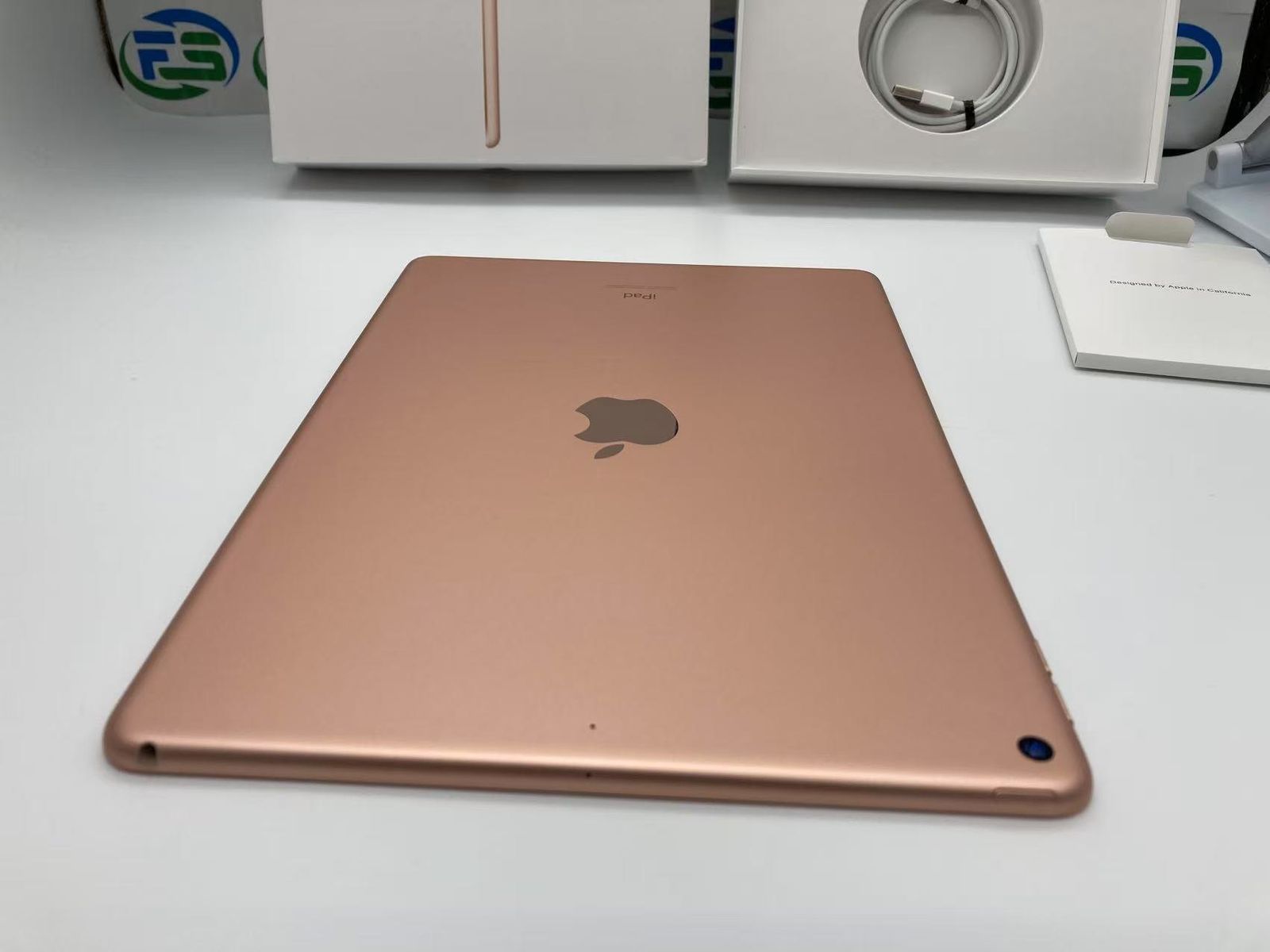 良品】iPad Air 第3世代 64GB ゴールド Wi-Fiモデル ホワイト