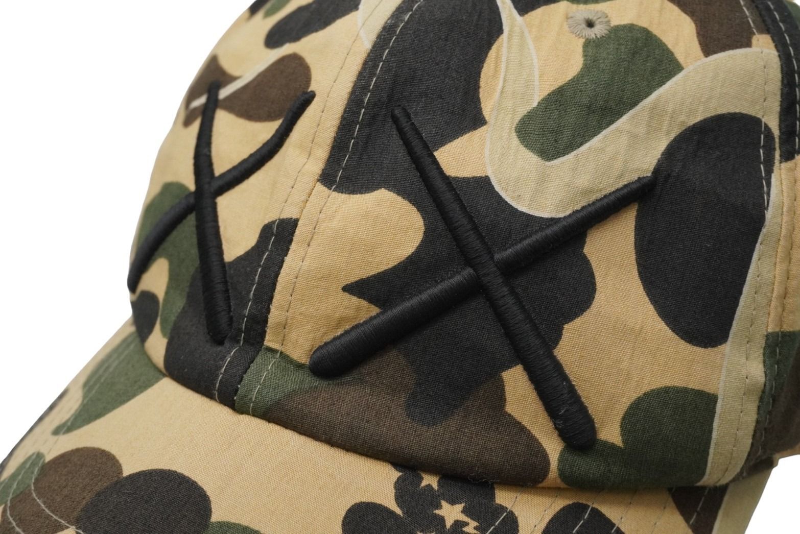 A Bathing ape アベイシングエイプ BAPE KAWS カウズ キャップ 帽子 1stCamo 日本製 コットン ベージュ カーキ 美品  52530