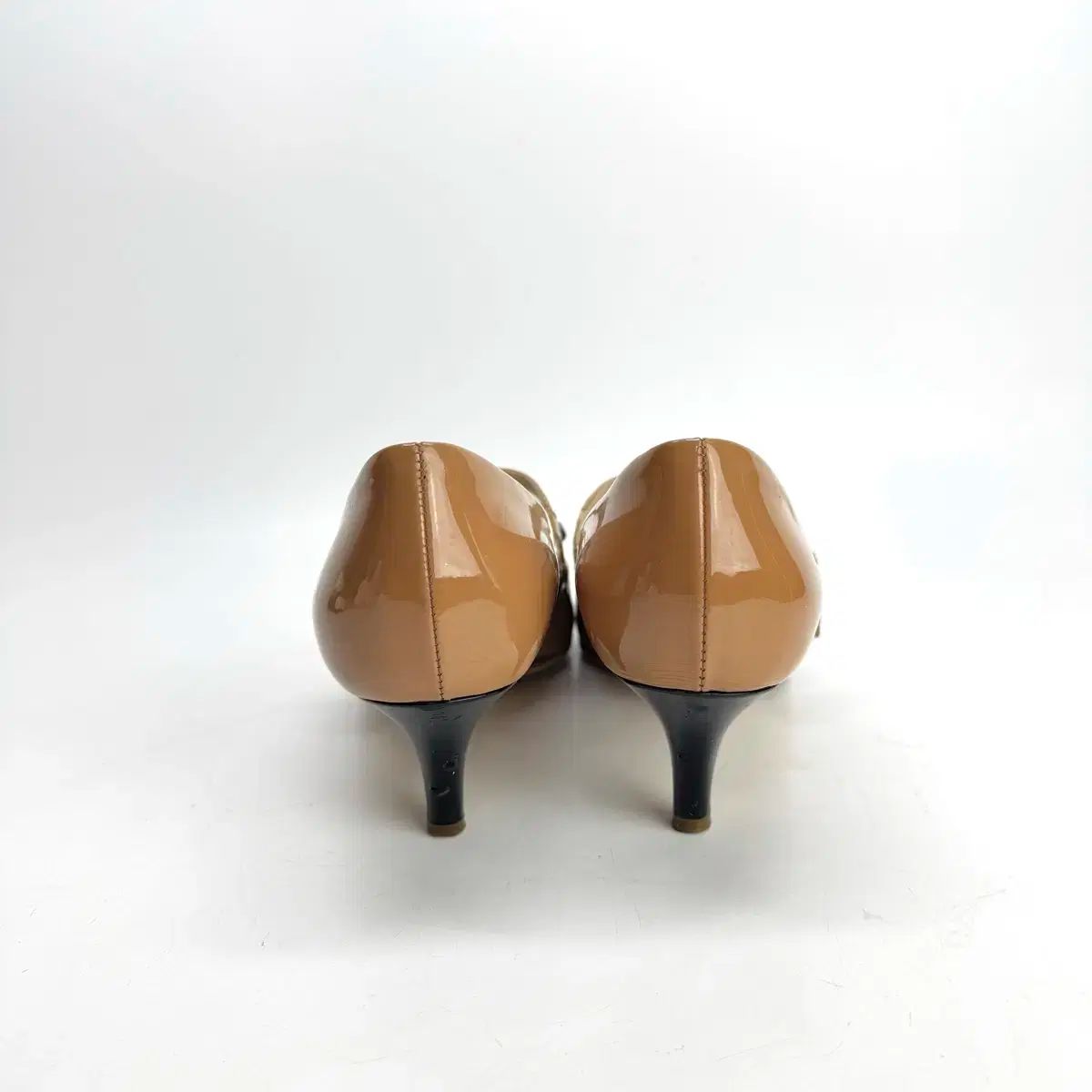miumiuエナメルパンプス23.5cm 正規品 MIUMIU MIU MIU(ミュウミュウ) エナメル パンプス 235