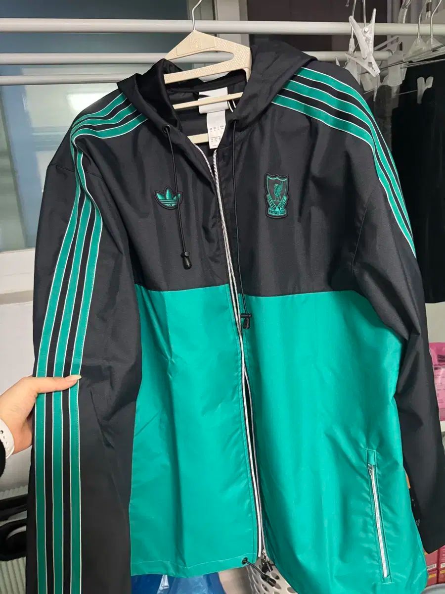 リバプール アディダス プレゼンテーションスーツ リバプール adidas