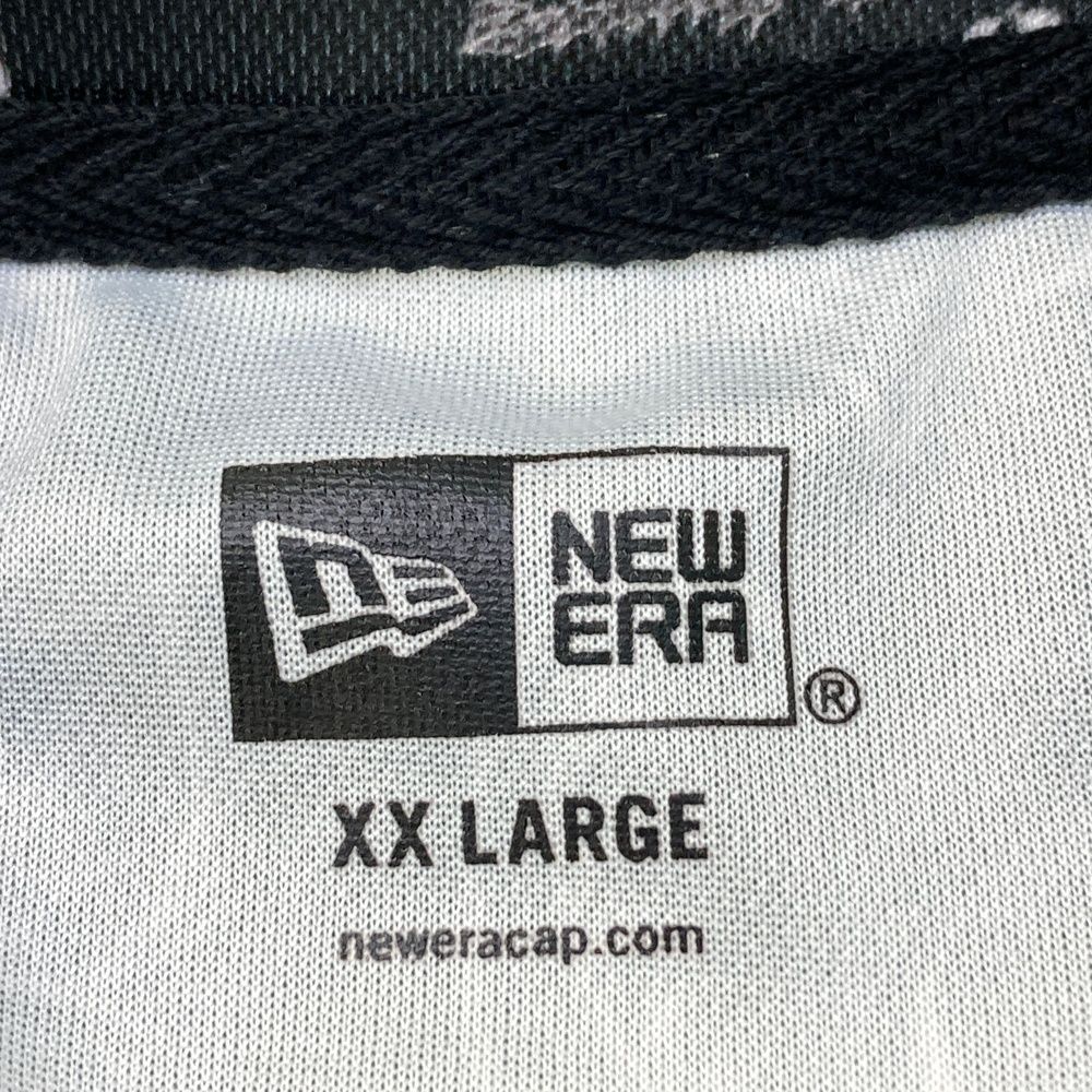 サイズ：XX LARGE NEW ERA ニューエラ  半袖ポロシャツ 総柄 ブラック系 [240101500328] ゴルフウェア メンズ ストスト サイズ：XX LARGE NEW ERA ニューエラ 半袖ポロシャツ