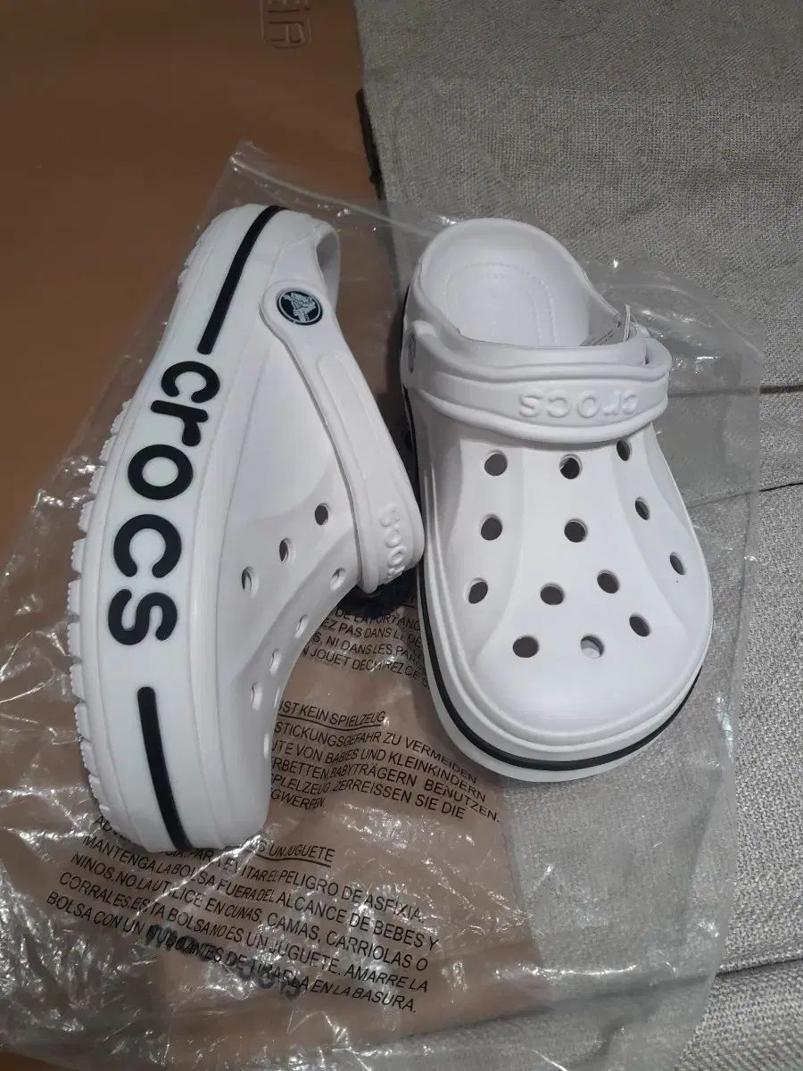 crocs