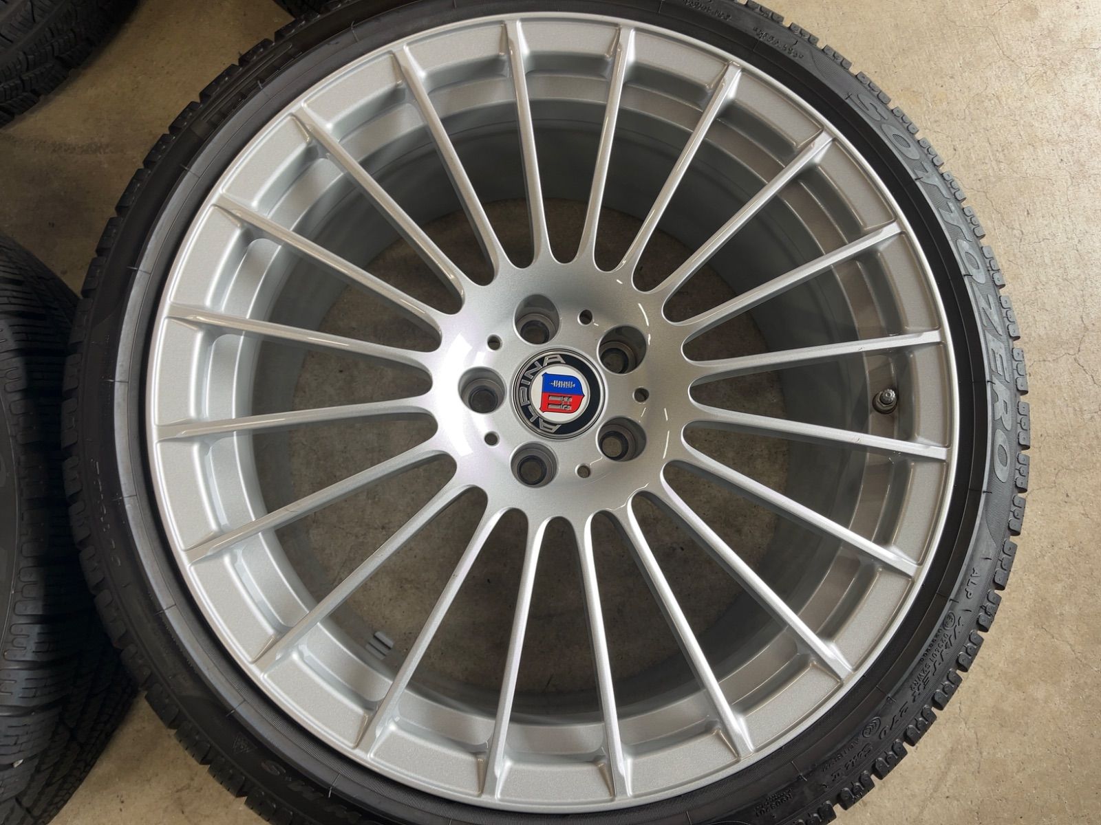BMW アルピナ