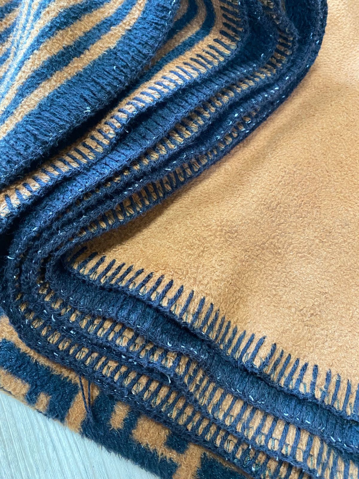 未使用品 FENDI フェンディ 綿毛布 ズッカ柄 140cm x 210cm 未使用 FENDI 綿毛布 ズッカ柄 ブラック×ブラウン 140×210 2026年最新】