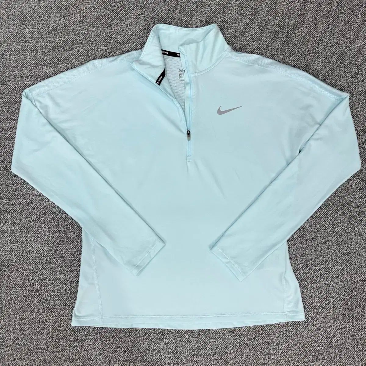 NIKE ナイキ ドライフィット ハーフジップ 実行しています トップス