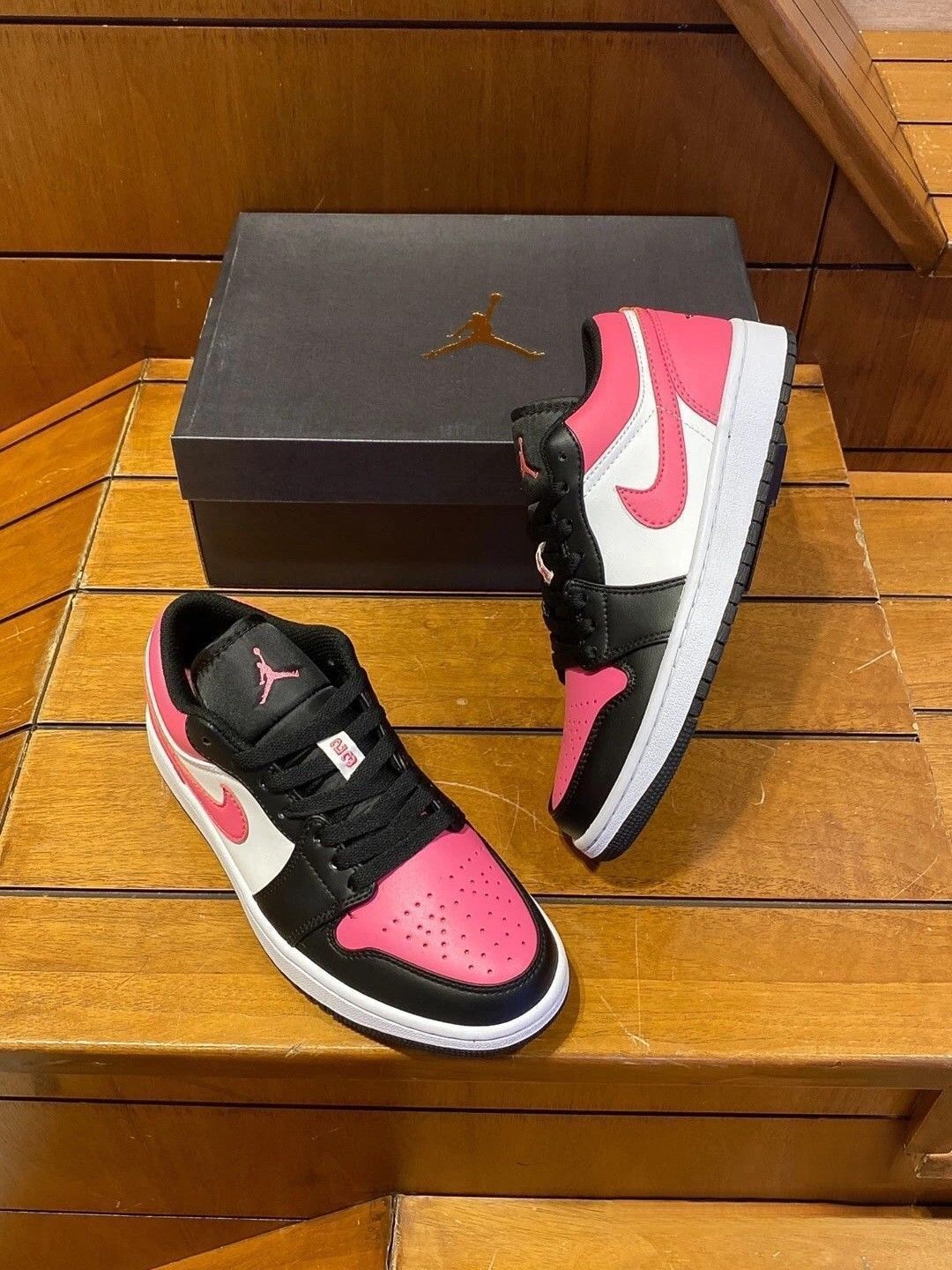 お値下げしました??即購入?? NIKE AIR JORDAN 1 LOw 箱付 男女