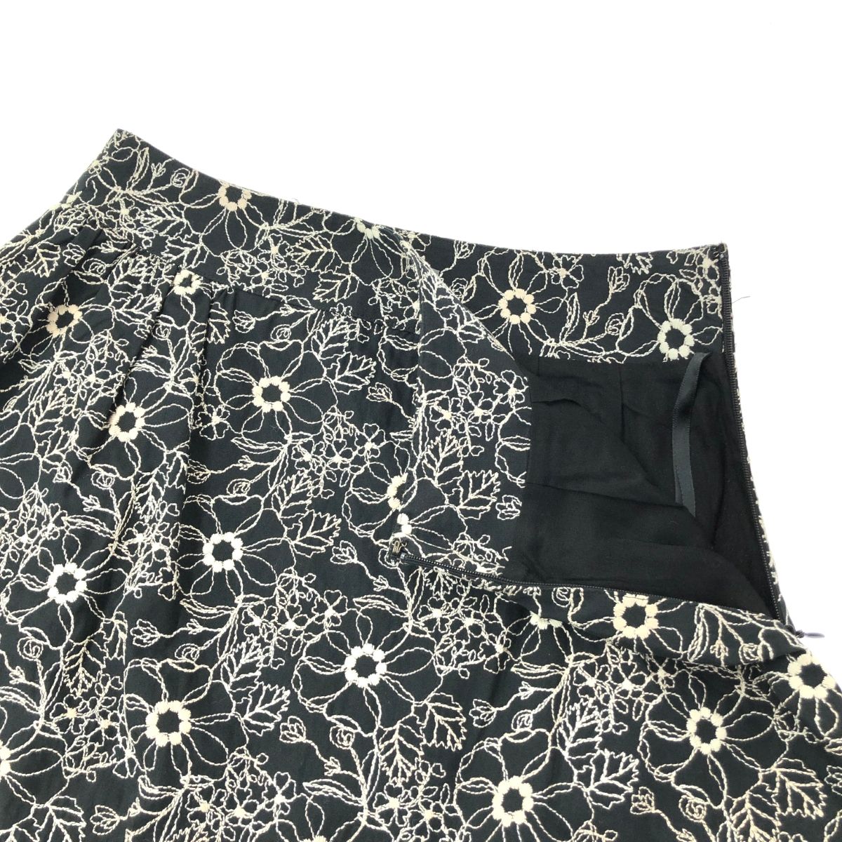 FRANCO FERRARO フランコフェラーロ 刺繍花柄フレアスカート