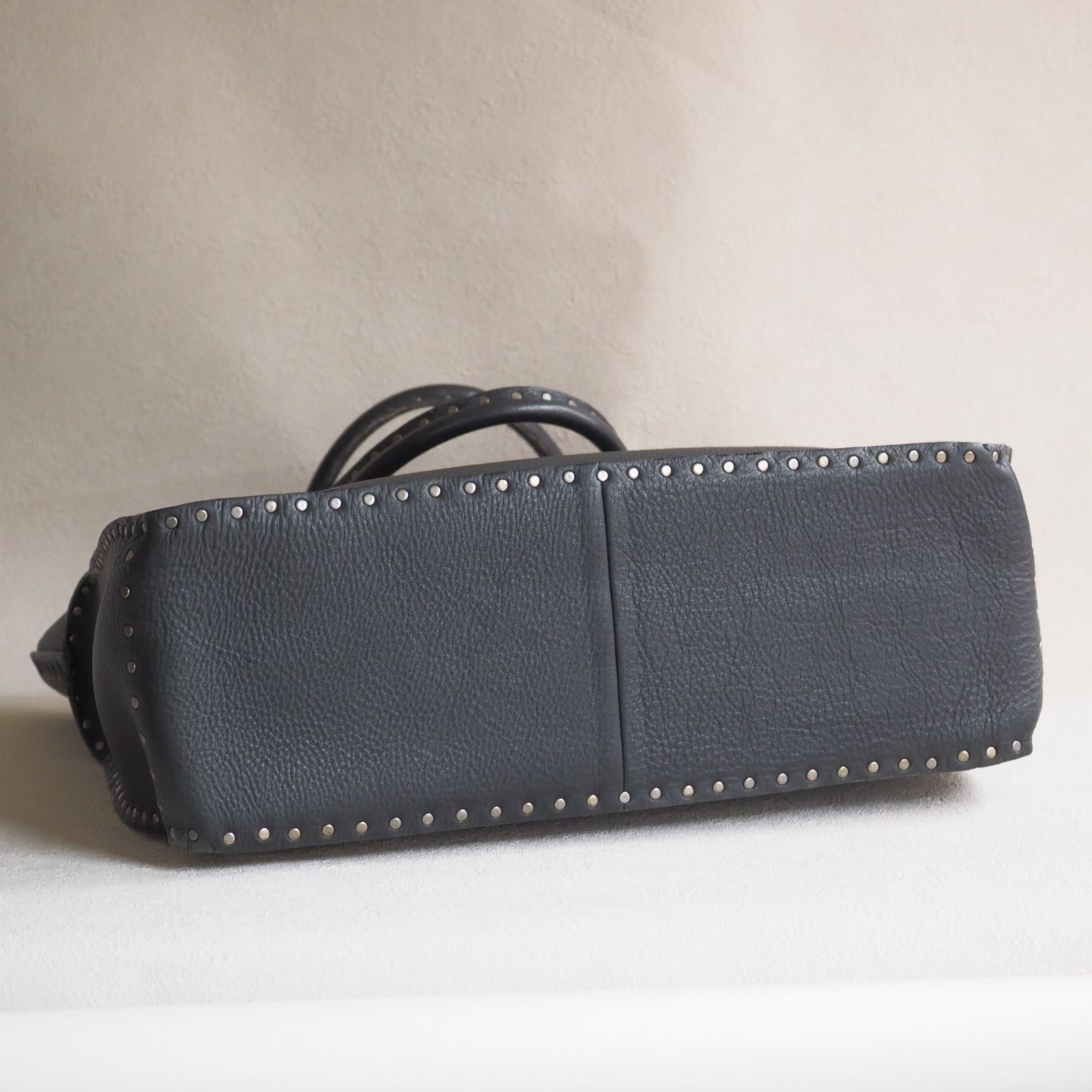 【希少】CELINE ブラックレザー トートバッグ ハンドバッグ　スタッズ付き 希少】CELINE ブラックレザー トートバッグ ハンドバッグ