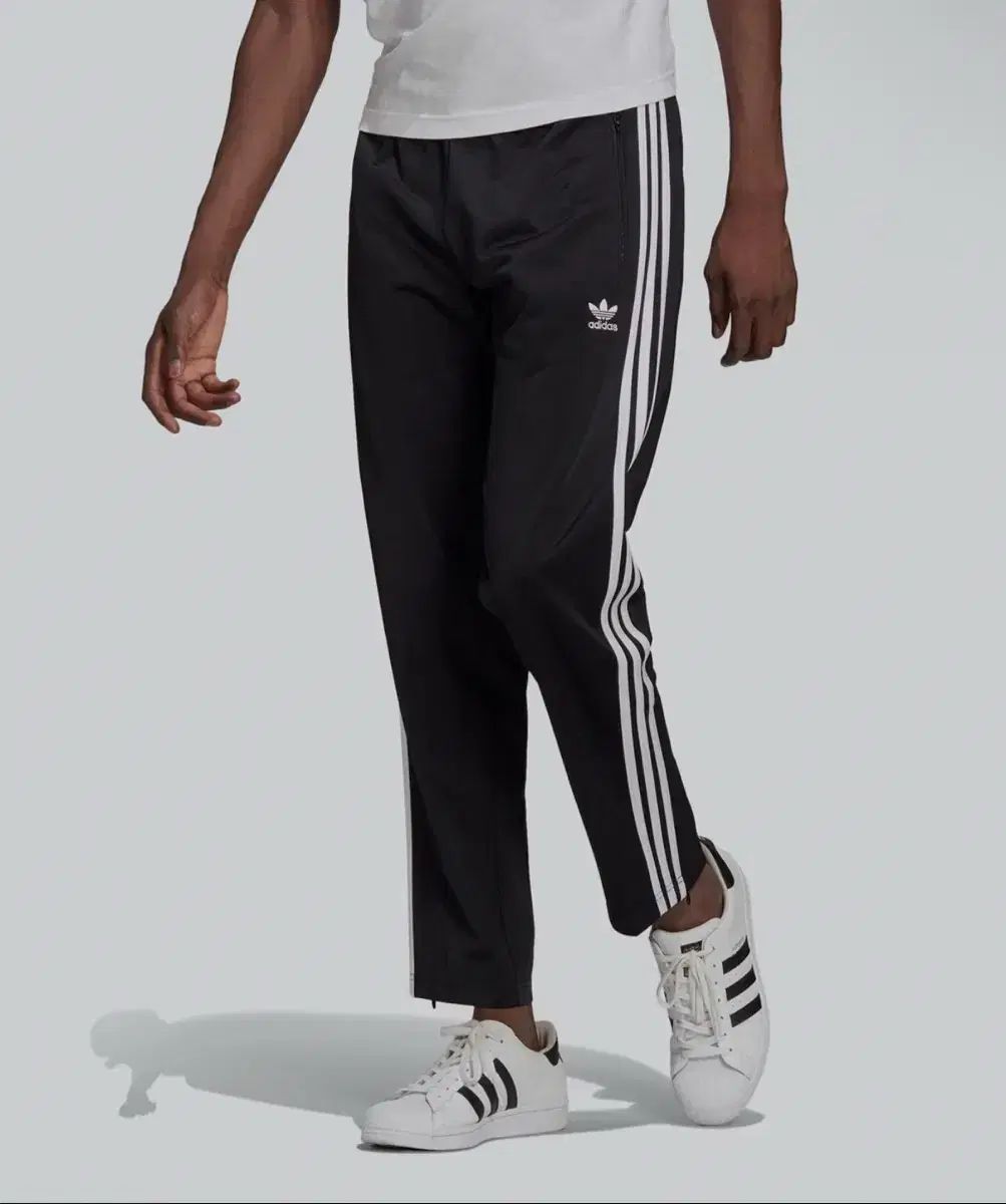 【雷市場（ポンジャン）商品韓国直送】 M adidas(アディダス) ファイヤーバード トラック パンツ ー 黒