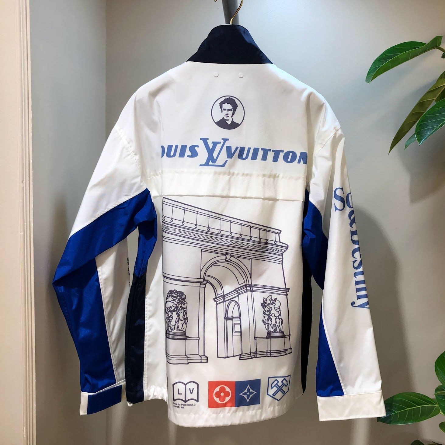 LOUIS VUITTON ルイヴィトン マルチロゴ ナイロン ウインド