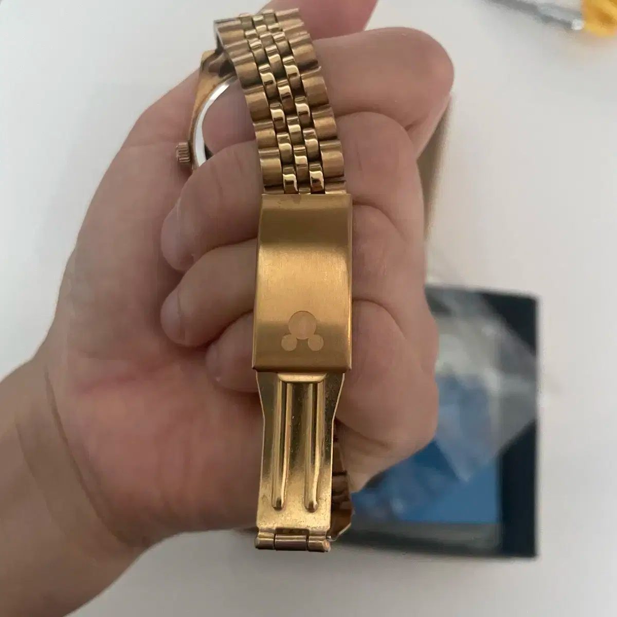 金
