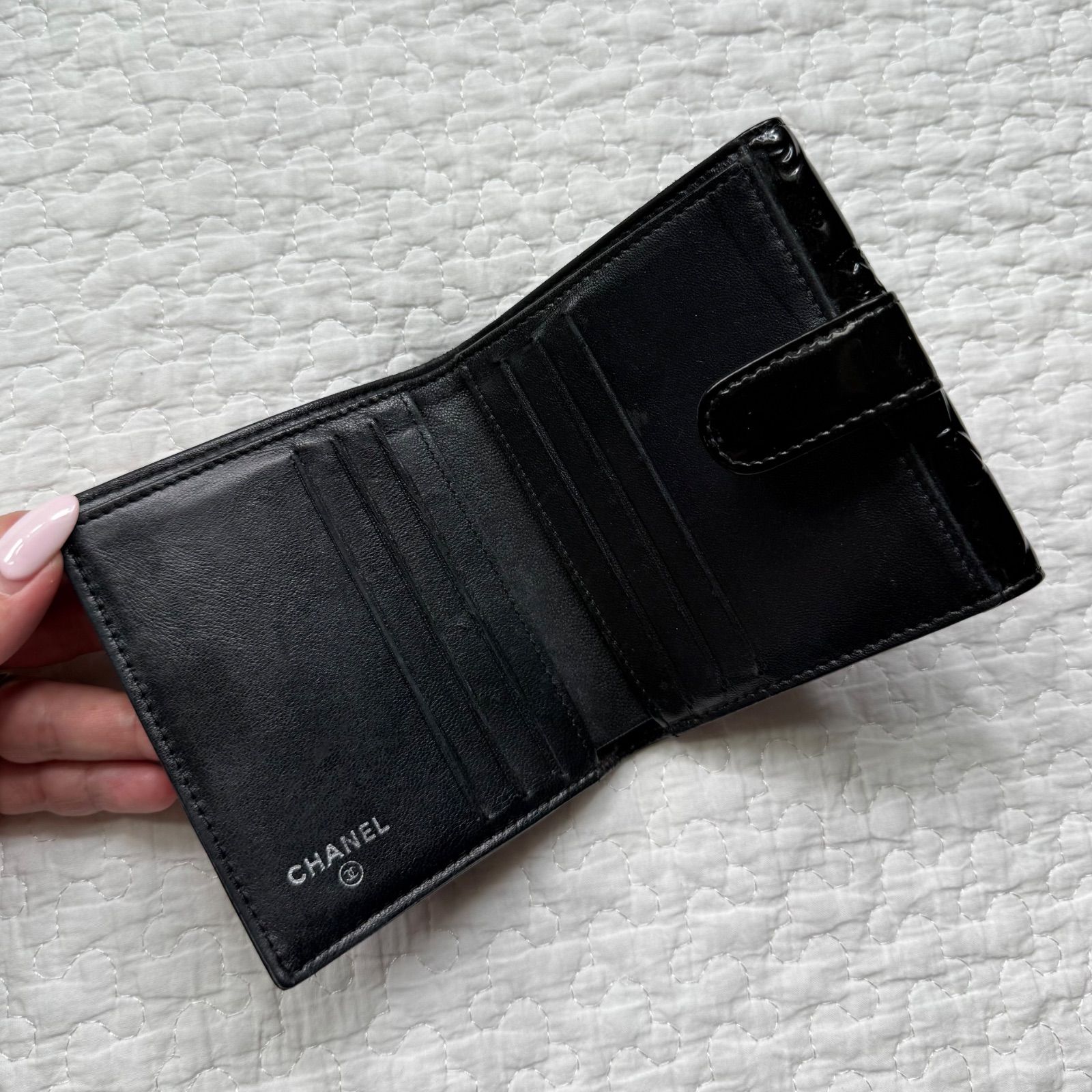 シャネル　エナメル　アイコン　マトラッセ　Wホック財布　コンパクトウォレット CHANEL シャネル 財布 レディース 二つ折り財布 マトラッセ