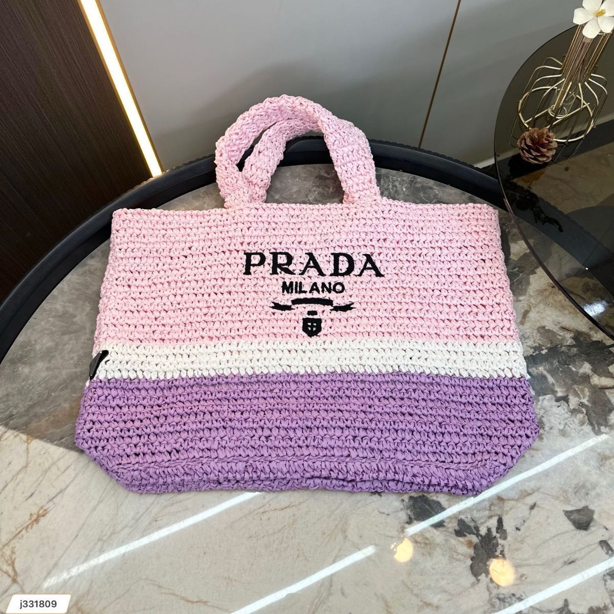 PRADA プラダメタル トライアングル ロゴ ファイバー トート バッグ ラフィア ピンク ショッピング バッグ - メルカリ