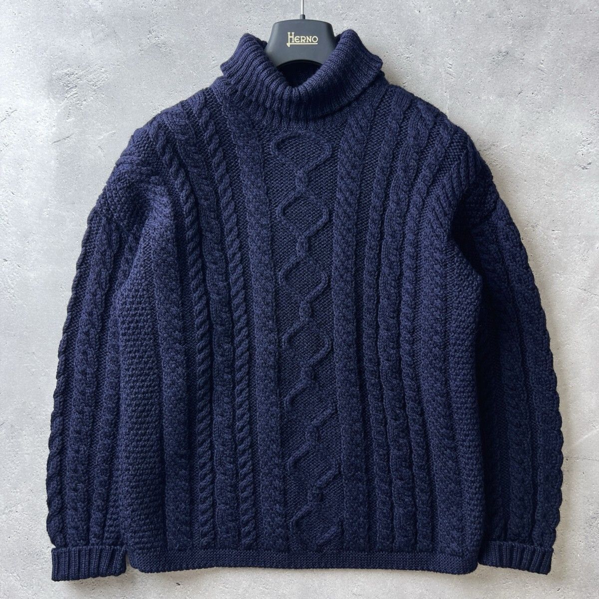 イギリス製 未使用級 GUERNSEY WOOLLENS ガンジーウーレンズ タートルネック アラン ニット セーター フィッシャーマン メンズ M ネイビー ガンジーセーター アラン編み ケーブル編み