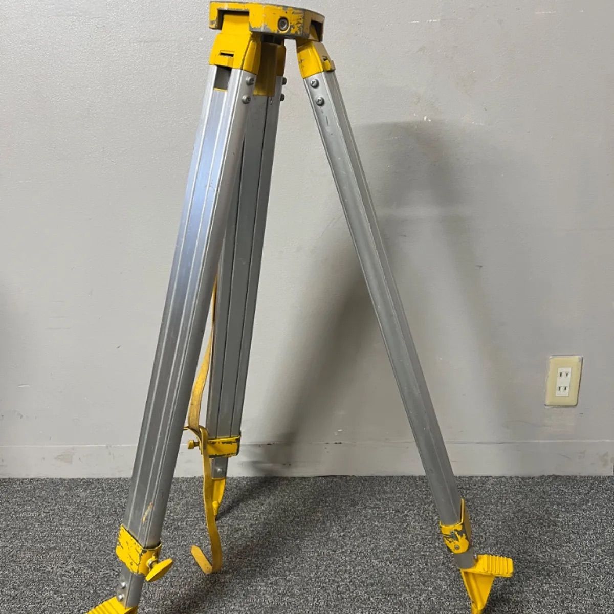 ⭐︎ トプコン アルミ三脚 三脚 TOPCON 中古 脚長 測量機器 - メルカリ
