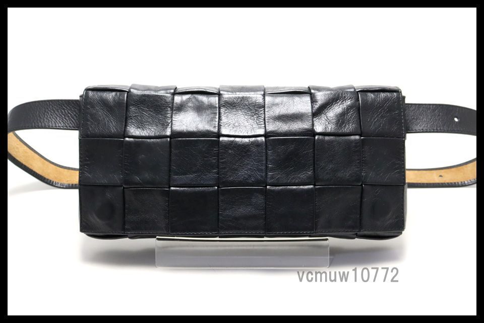 【美品】ボッテガべネタ　カセット　ブラックレザーボディバッグ ボッテガ・ヴェネタ BOTTEGA VENETA キャンディパデッドカセット