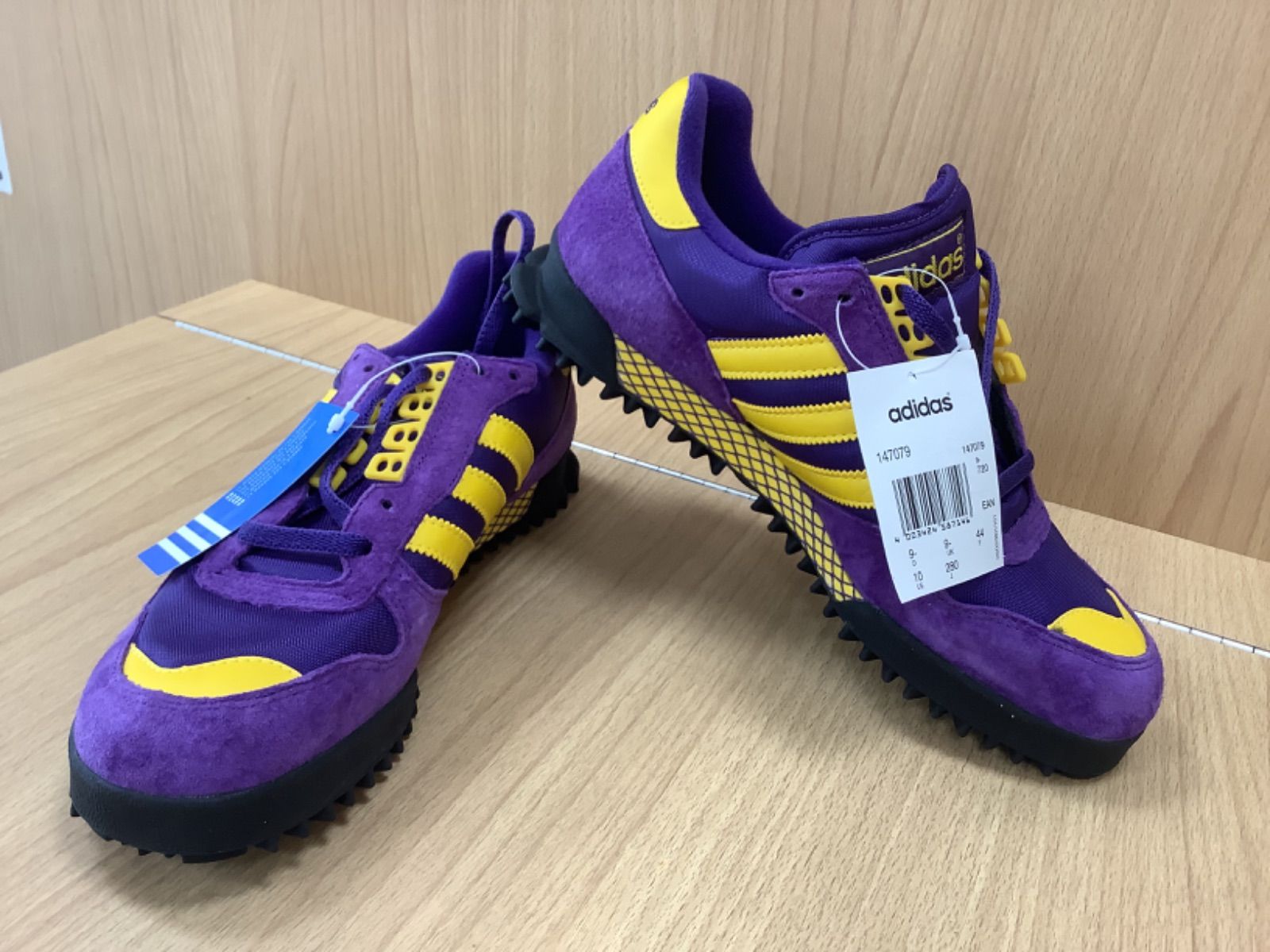 D664 adidas 2002年 マラソントレーナー - メルカリ