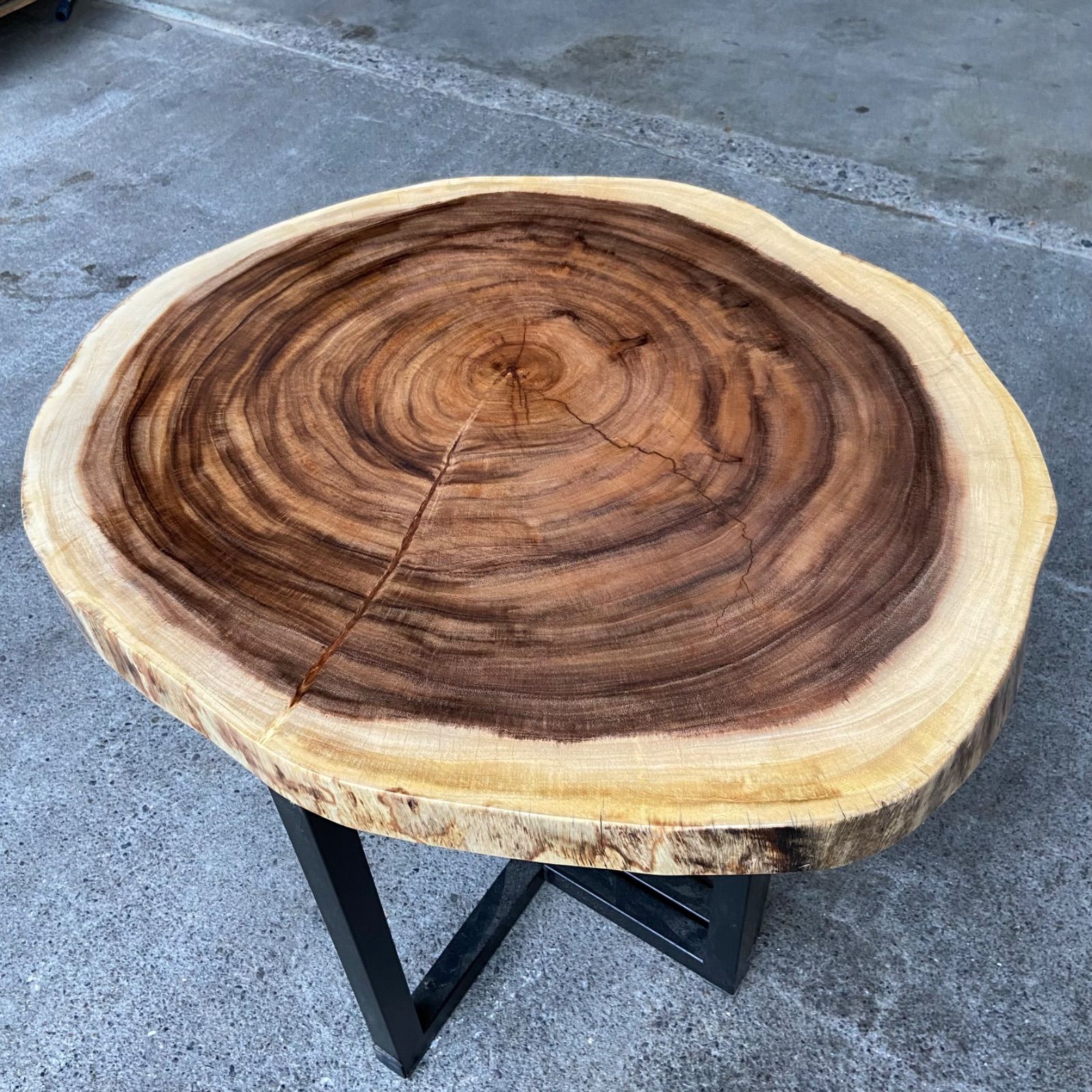 モンキーポッド　一枚板　輪切り　無垢材　銘木　サイドテーブル　インテリア　コーヒーテーブル