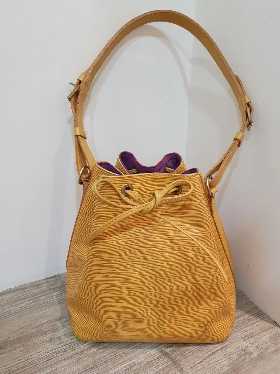 Louis Vuitton ルイヴィトン エピ スモール ノエ マスタード ショルダーバッグ