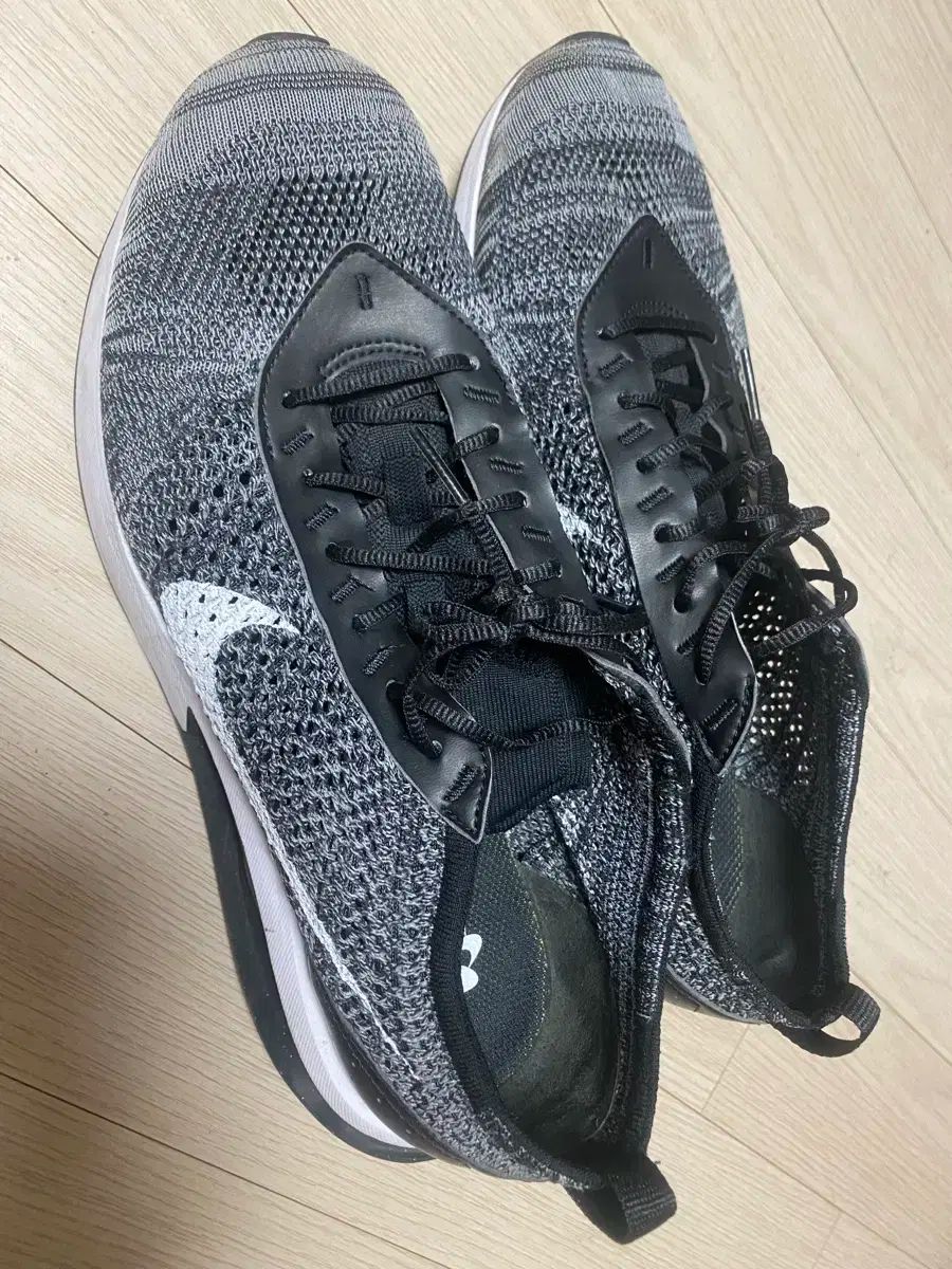 NIKE ナイキ エアマックス フライニット レーサー 285