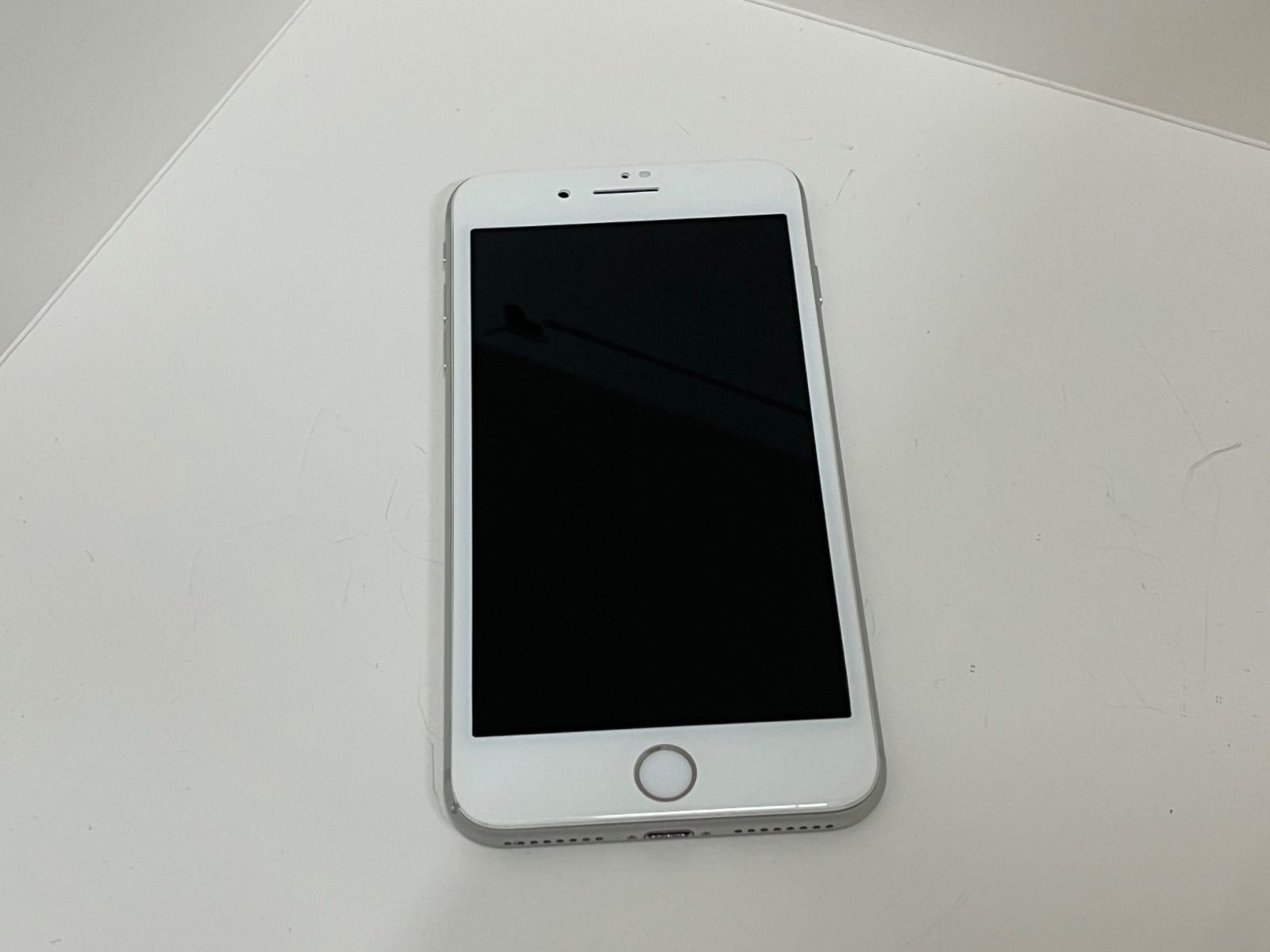 iPhone 8 Plus 64GB シルバー SIMフリーケース6個付き | 整備
