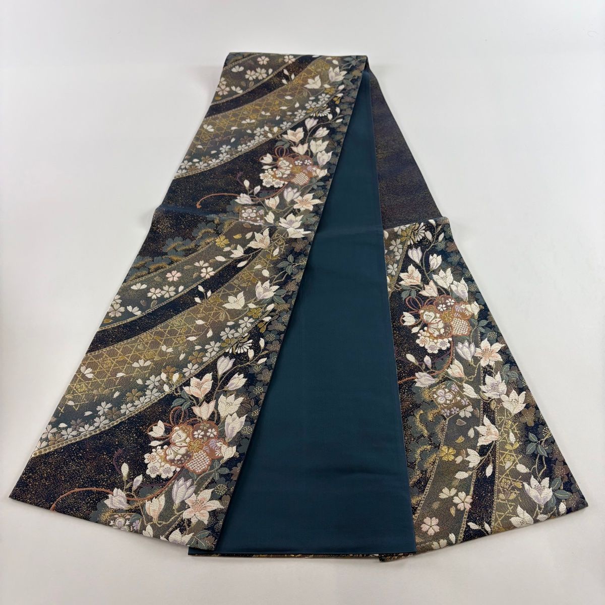 袋帯 正絹 金糸銀糸 シルバーx緑色 松と桜に鳥模様 六通柄