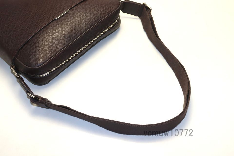 LOUIS VUITTON ルイ ヴィトン タイガ アウトドア メッセンジャーPM