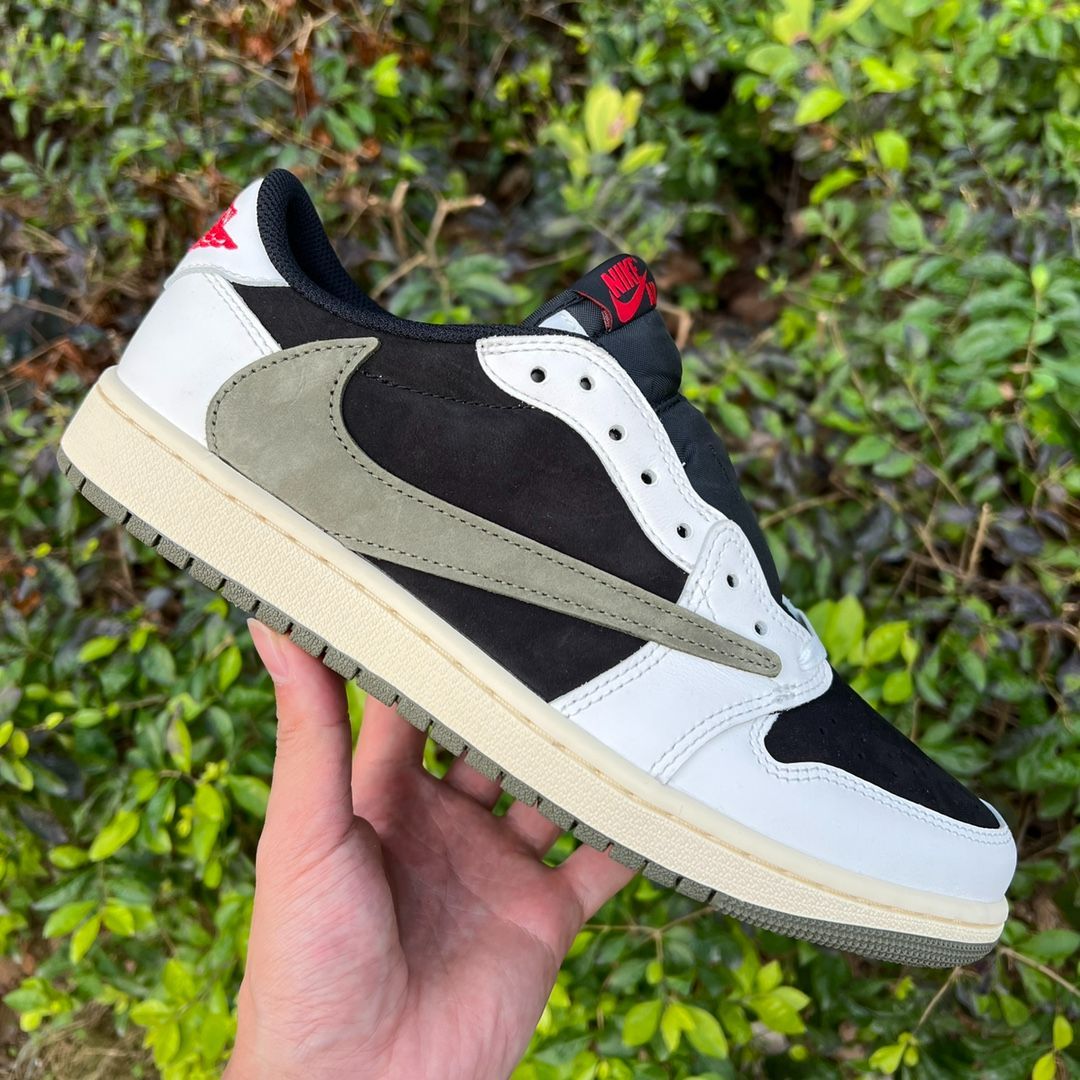 Nike Air Jordan 1 Retro OG x Travis Scott Low Olive DZ4137-106男女兼用です【並行輸入】