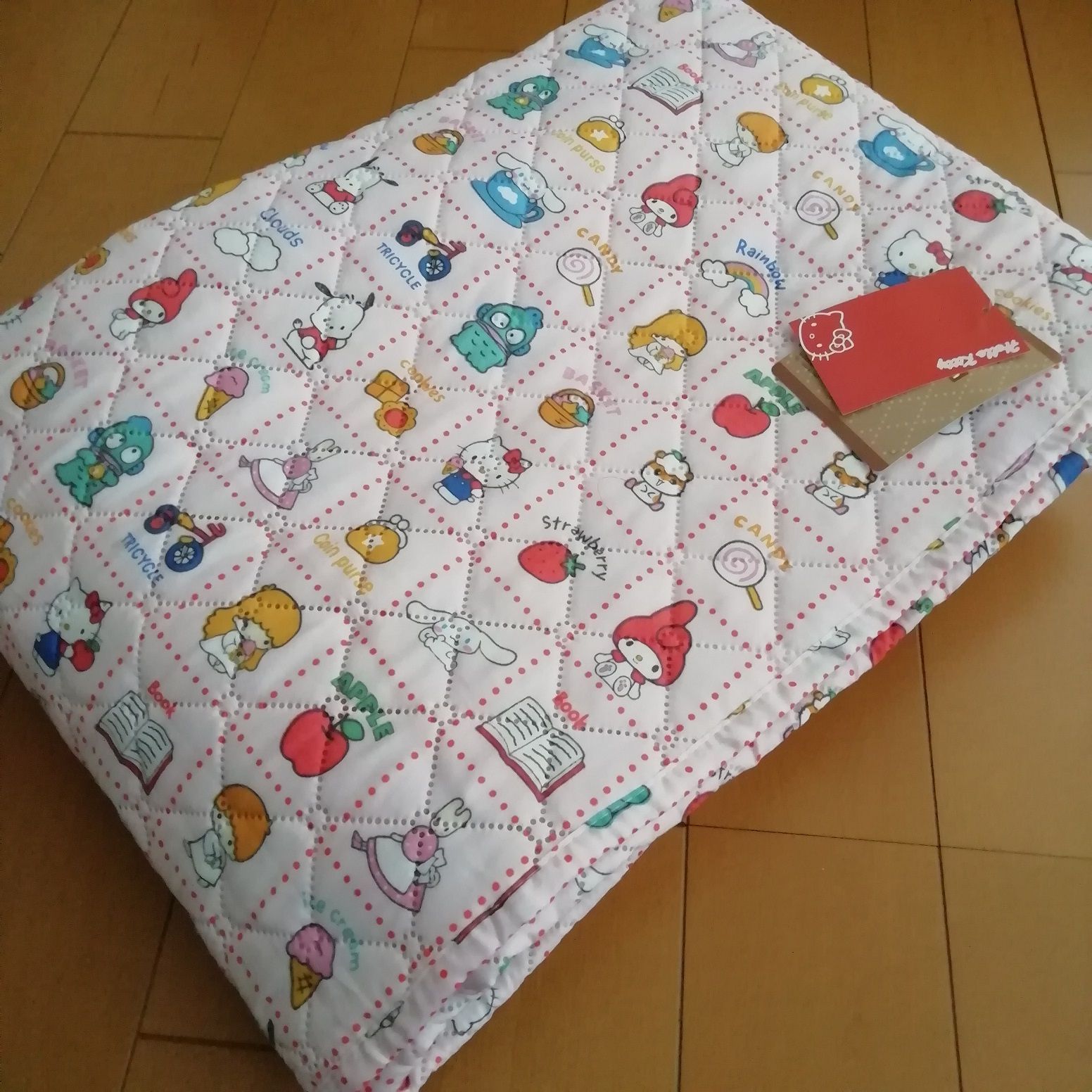 ダブルサイズ】 サンリオ ハローキティー エンボス敷パッド シーツ