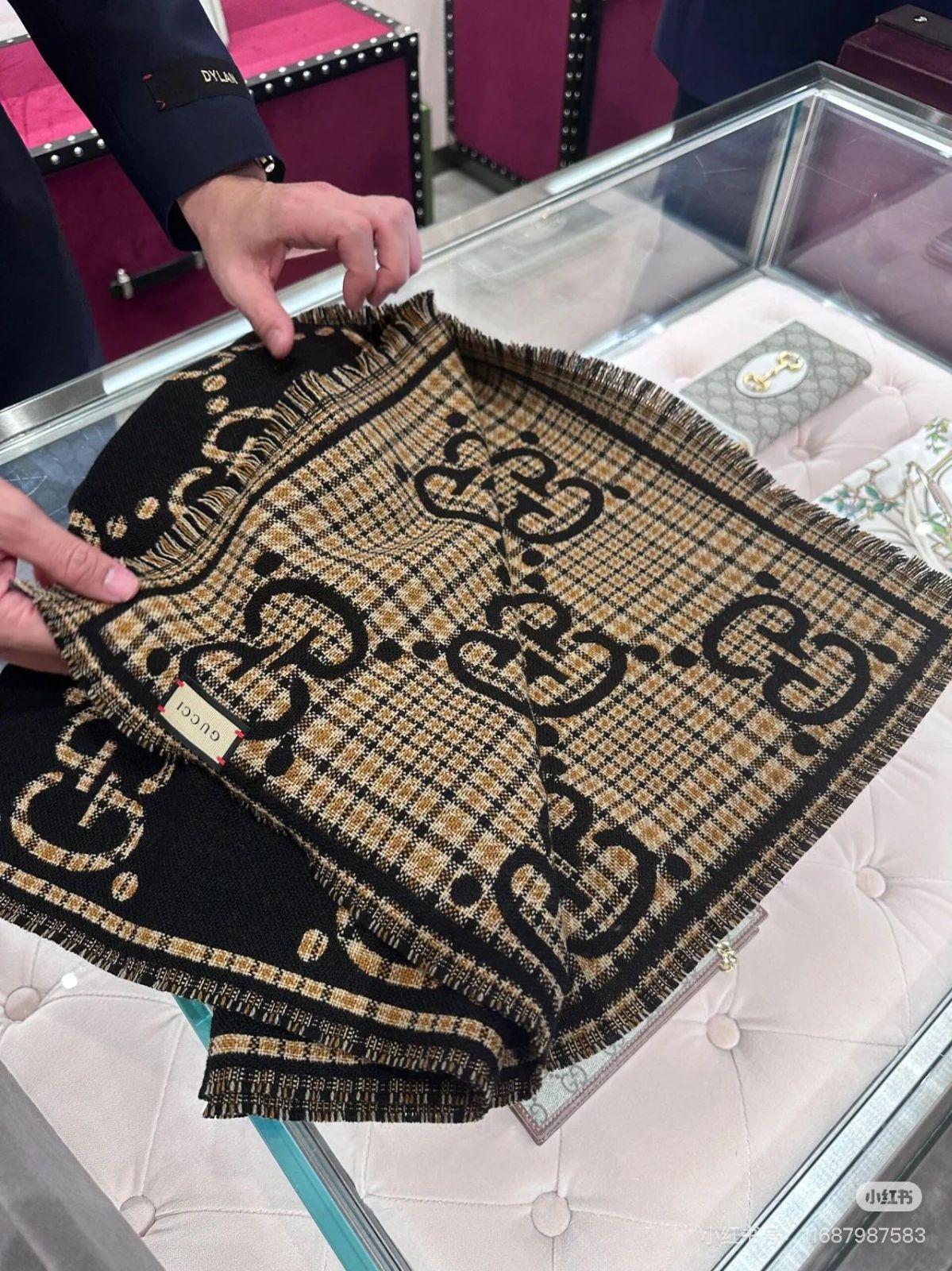 未使用タグ付GUCCI チェック柄 アンゴラ混マフラーブラウン系 Gucci｜手に入らないチェック柄マフラー！！入荷しました