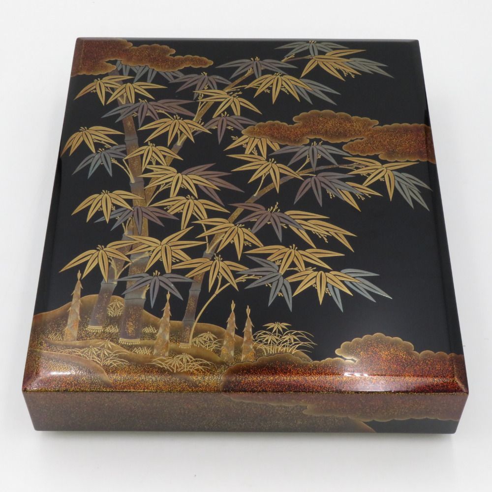 柿木 章   輪島塗作家。 柿木 章 輪島塗作家。