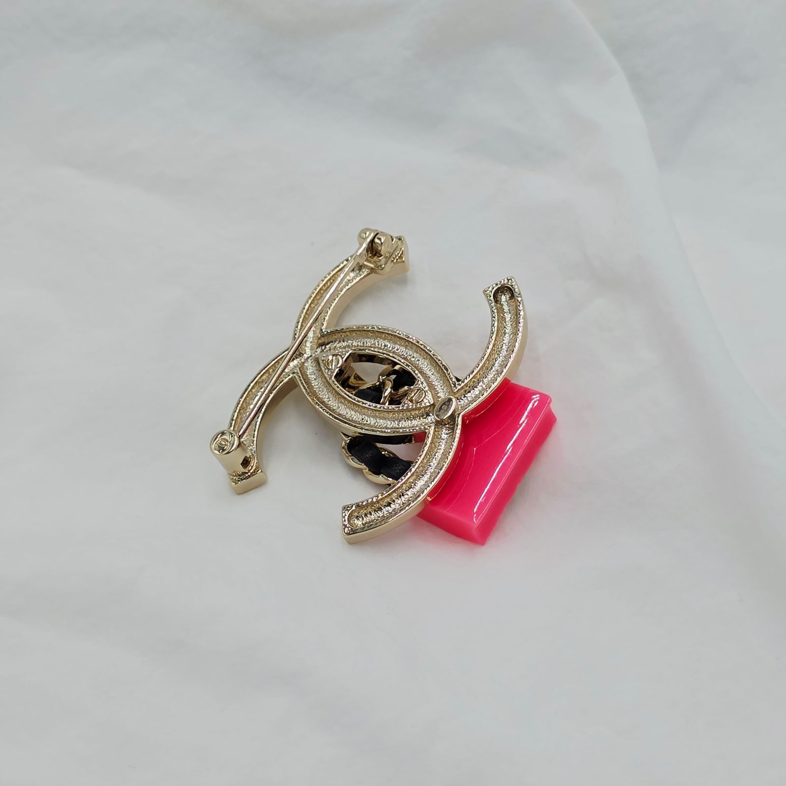極美品 CHANEL マトラッセ ココマーク ブローチ ピンク - メルカリ