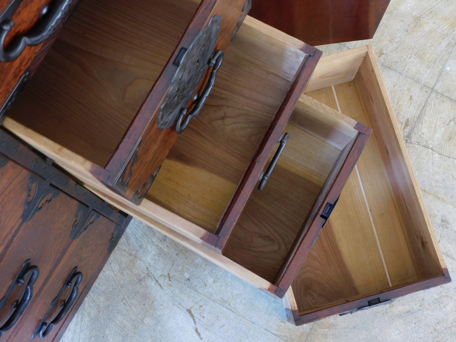 欅乱れ杢 共縁 仙台地方 牡丹図金具 時代箪笥 仙台箪笥 鍵付き HK-a-05440 MARWIL-DEMENAGEMENTS_CH