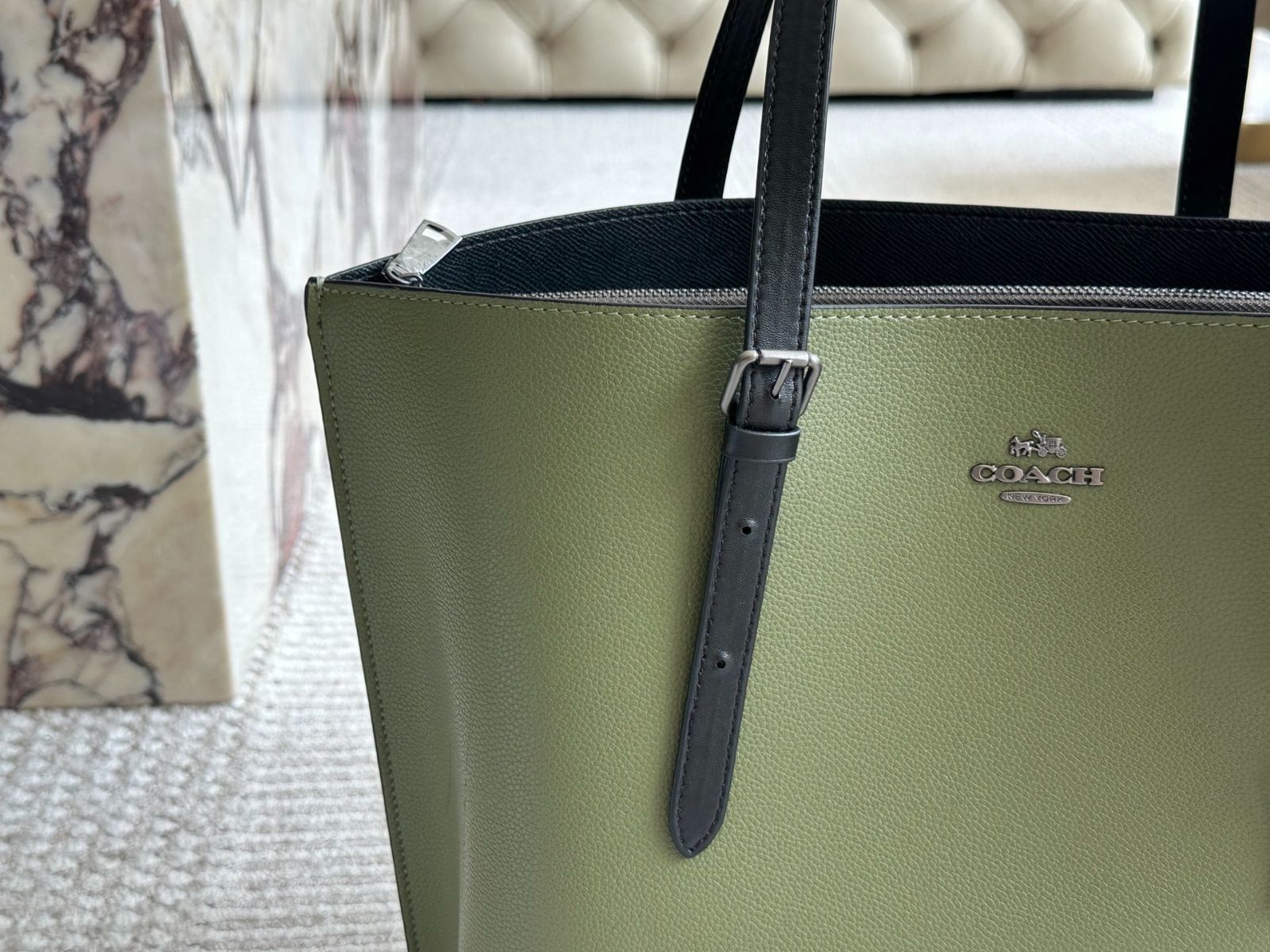 COACH コーチ トートバッグ ロゴ入り クラシックデザイン カーゴ トート（トートバッグ）｜COACH（コーチ）のファッション