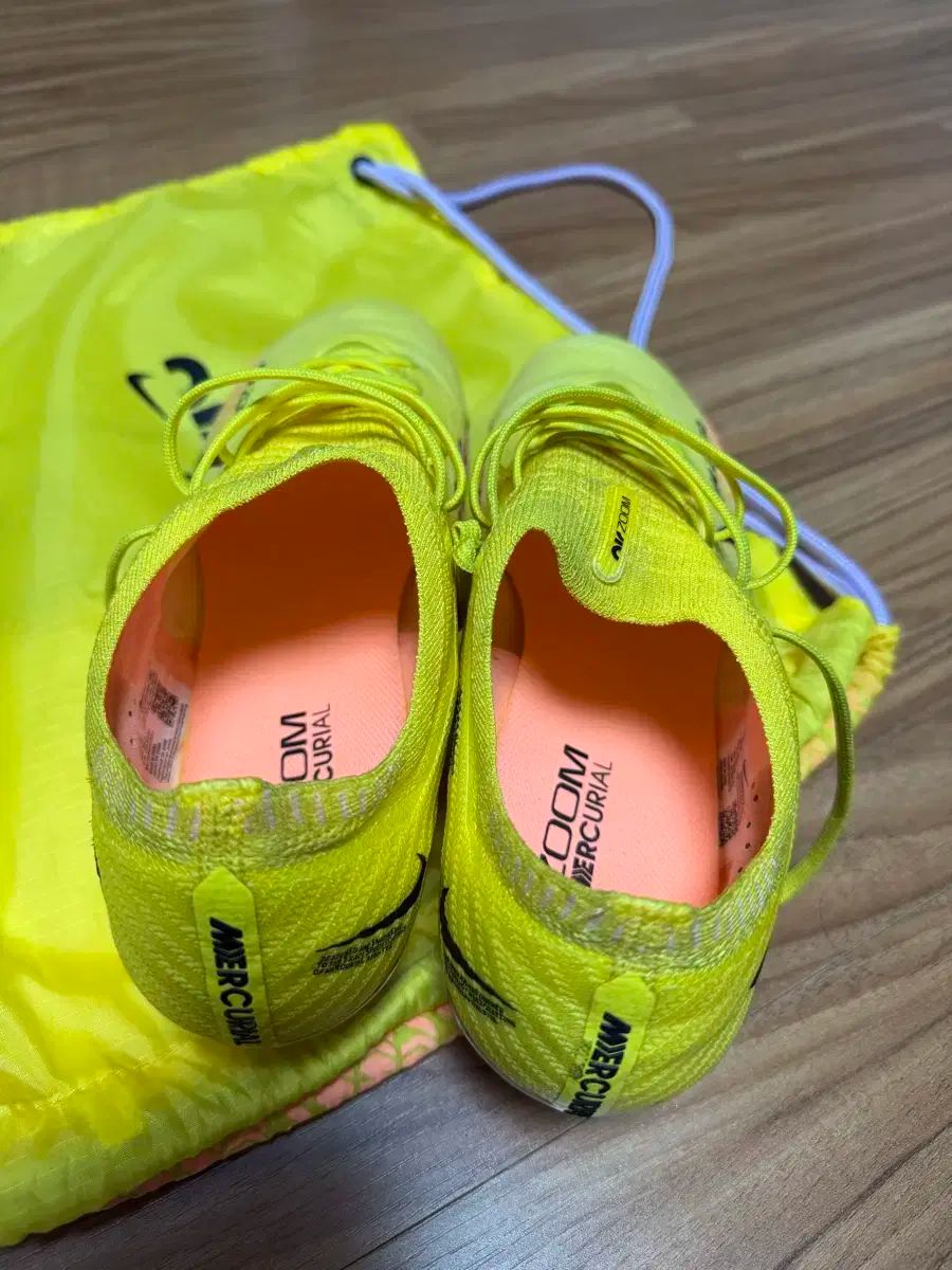 オーソドックスな NIKE ナイキ マーキュリアル ヴェイパー 15 FG エリート