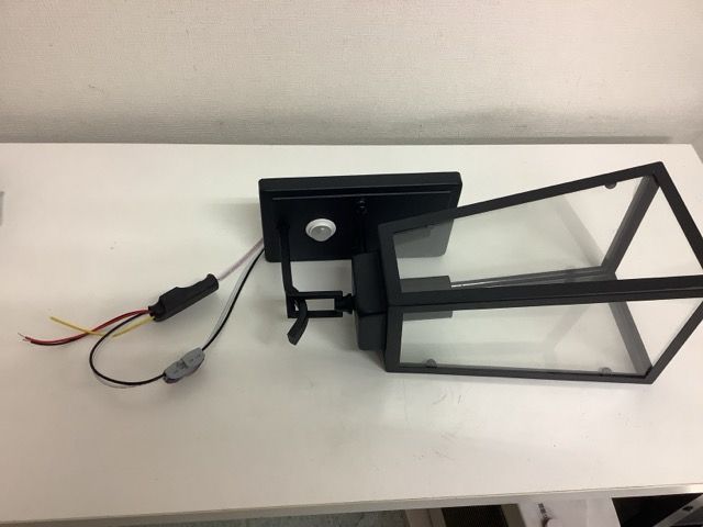 ポーチライト 人感センサー