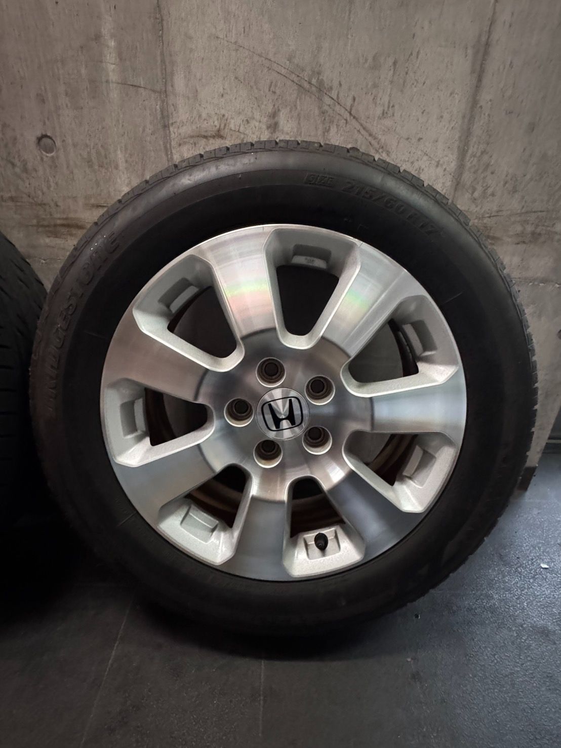 215|60R17 です❗