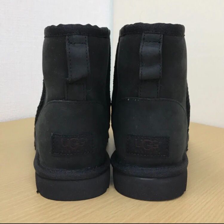 新品未使用】UGG アグ ムートンブーツ 黒 防水 21-46 - メルカリ